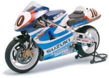 Maquette de moto Suzuki RGV Gamma XR89