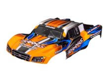La carrosserie Traxxas Slash 4x4 convient également aux Slash VXL/Slash 2WD - Orange/Bleu #TRX6928T