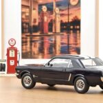 Ford Mustang Coupé 1966 Bleu Nuit métallisé 1:18 miniature de collection 182805