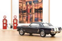 Ford Mustang Coupé 1966 Bleu Nuit métallisé 1:18 miniature de collection 182805