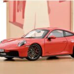 Porsche 911 Carrera 4 GTS 2025 Rouge Garde 1:18 miniature de collection 187171