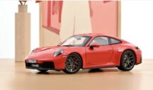 Porsche 911 Carrera 4 GTS 2025 Rouge Garde 1:18 miniature de collection 187171