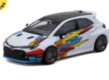 Toyota GR Corolla Widebody blanche au 1/64 - Design de Jon Sibal - Tarmac Works GLOBAL64